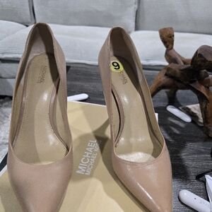 Michael Kors Women's Tan Pumps